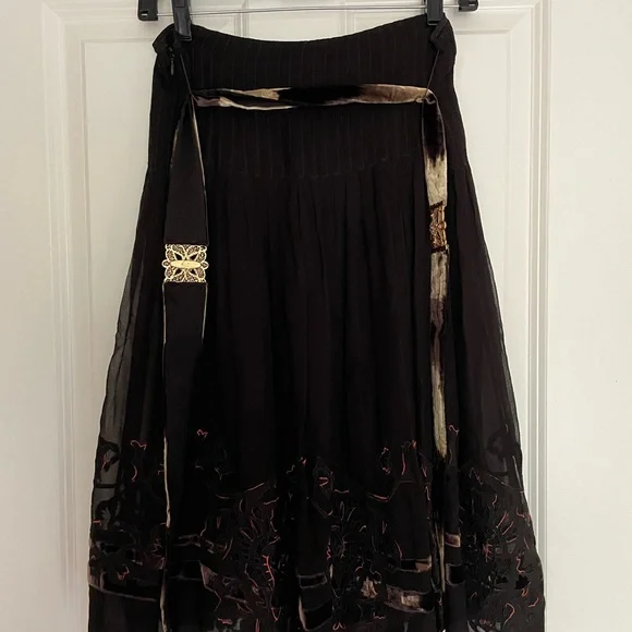 Ellie Tahari silk skirt with belt - Picture 2 of 8